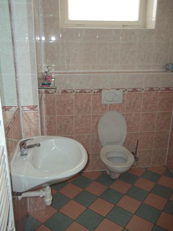 Hotel Marina Hermanuv Mestec Екстериор снимка
