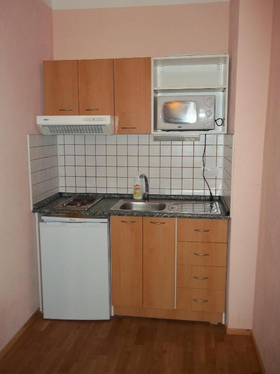 Hotel Marina Hermanuv Mestec Екстериор снимка