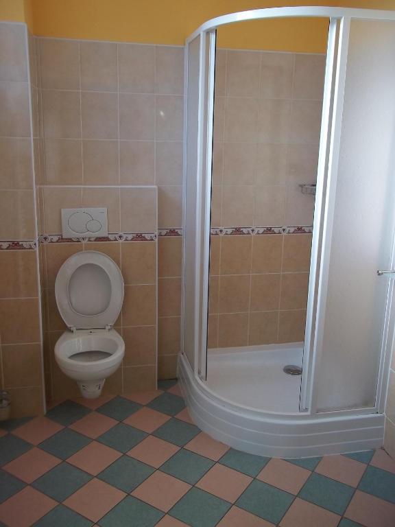 Hotel Marina Hermanuv Mestec Екстериор снимка